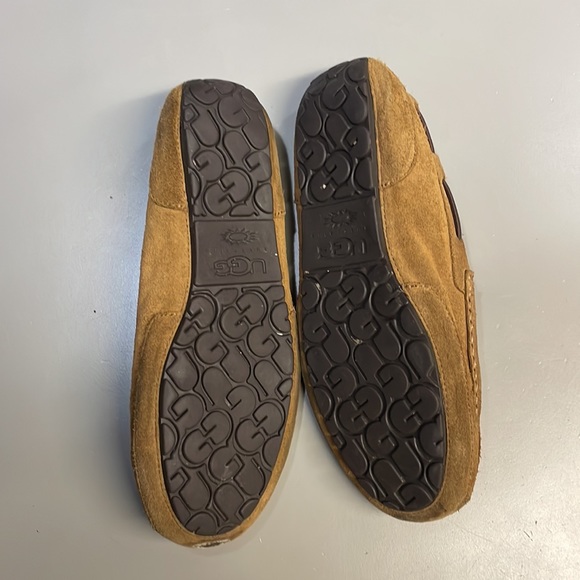 Men’s Ugg slippers - Picture 3 of 4